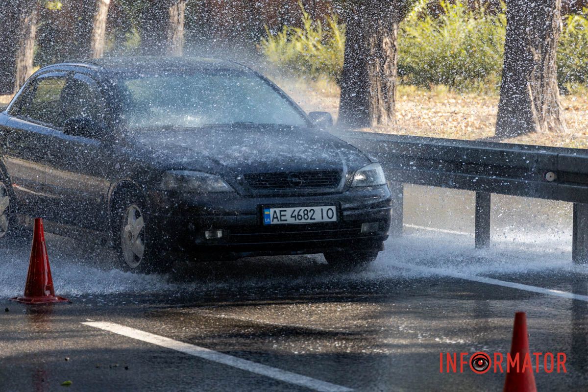 «Бесплатная автомойка» или как в Днепре на Криворожской из-под земли бил гейзер 6
