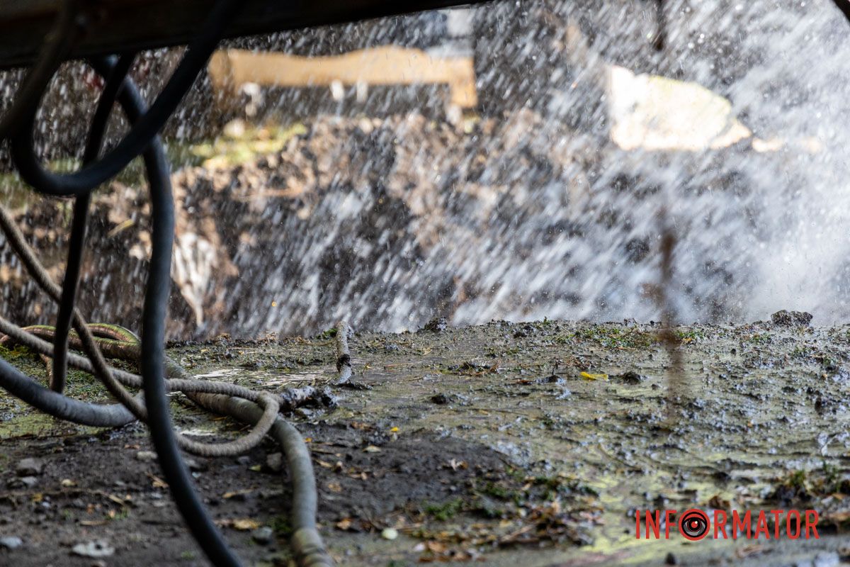 «Бесплатная автомойка» или как в Днепре на Криворожской из-под земли бил гейзер 8