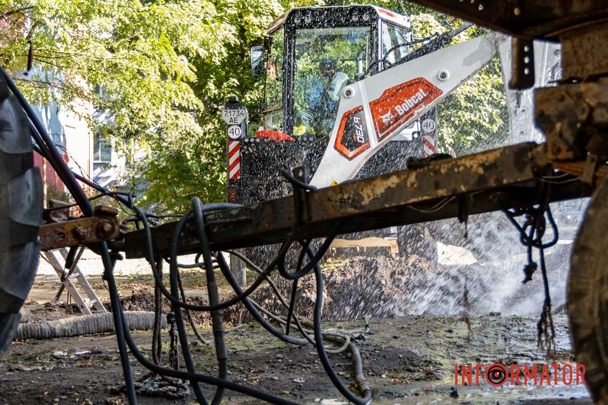 «Бесплатная автомойка» или как в Днепре на Криворожской из-под земли бил гейзер 9