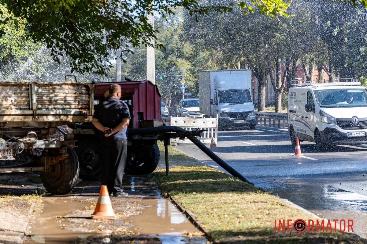 «Бесплатная автомойка» или как в Днепре на Криворожской из-под земли бил гейзер 11