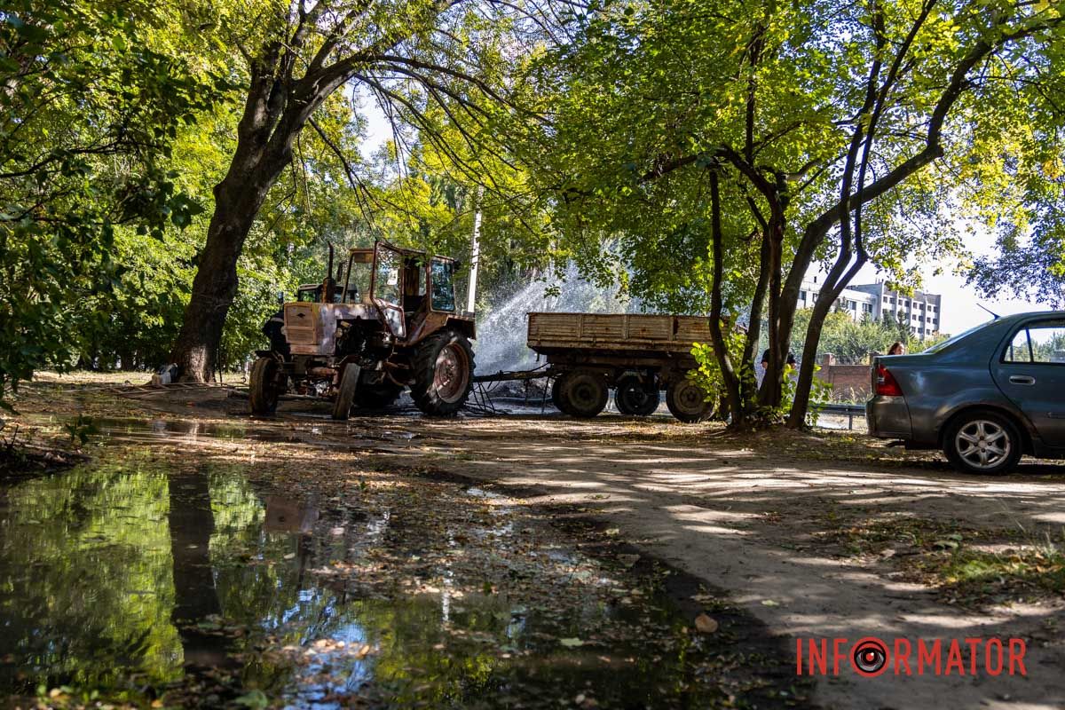 «Бесплатная автомойка» или как в Днепре на Криворожской из-под земли бил гейзер 12