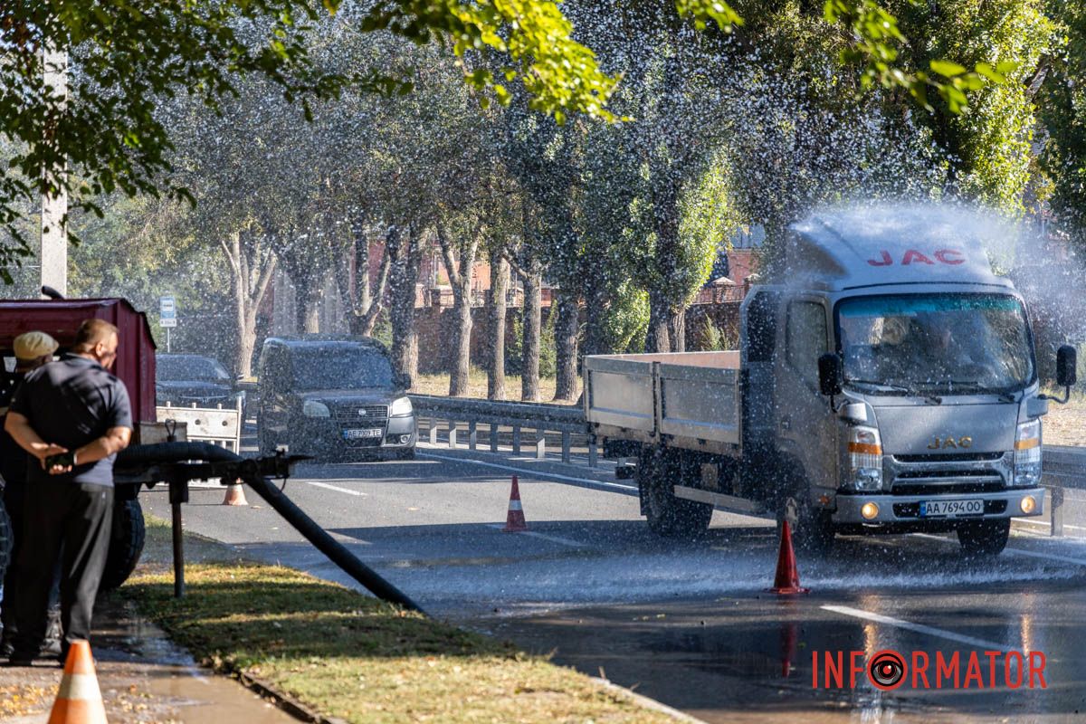 «Бесплатная автомойка» или как в Днепре на Криворожской из-под земли бил гейзер 14