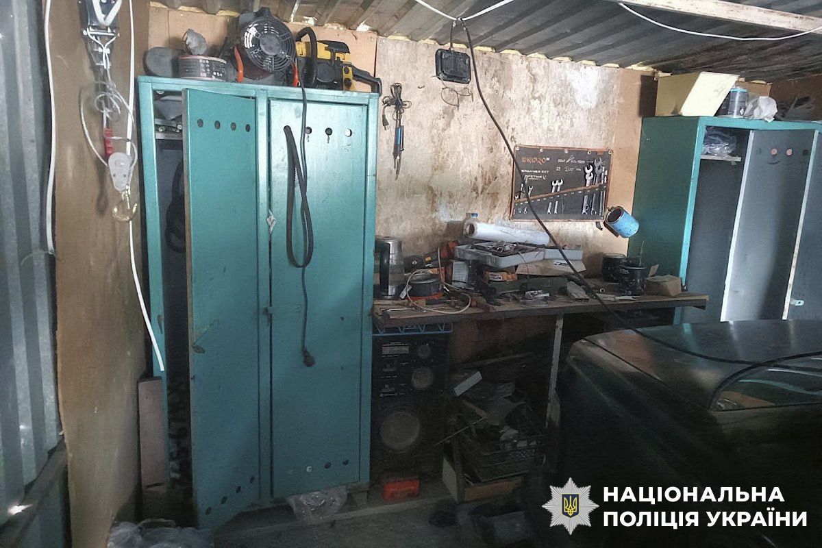 Все украденное фигурант сдал в ломбард В Днепре мужчина обворовал своего работодателя и сдал вещи в ломбард.