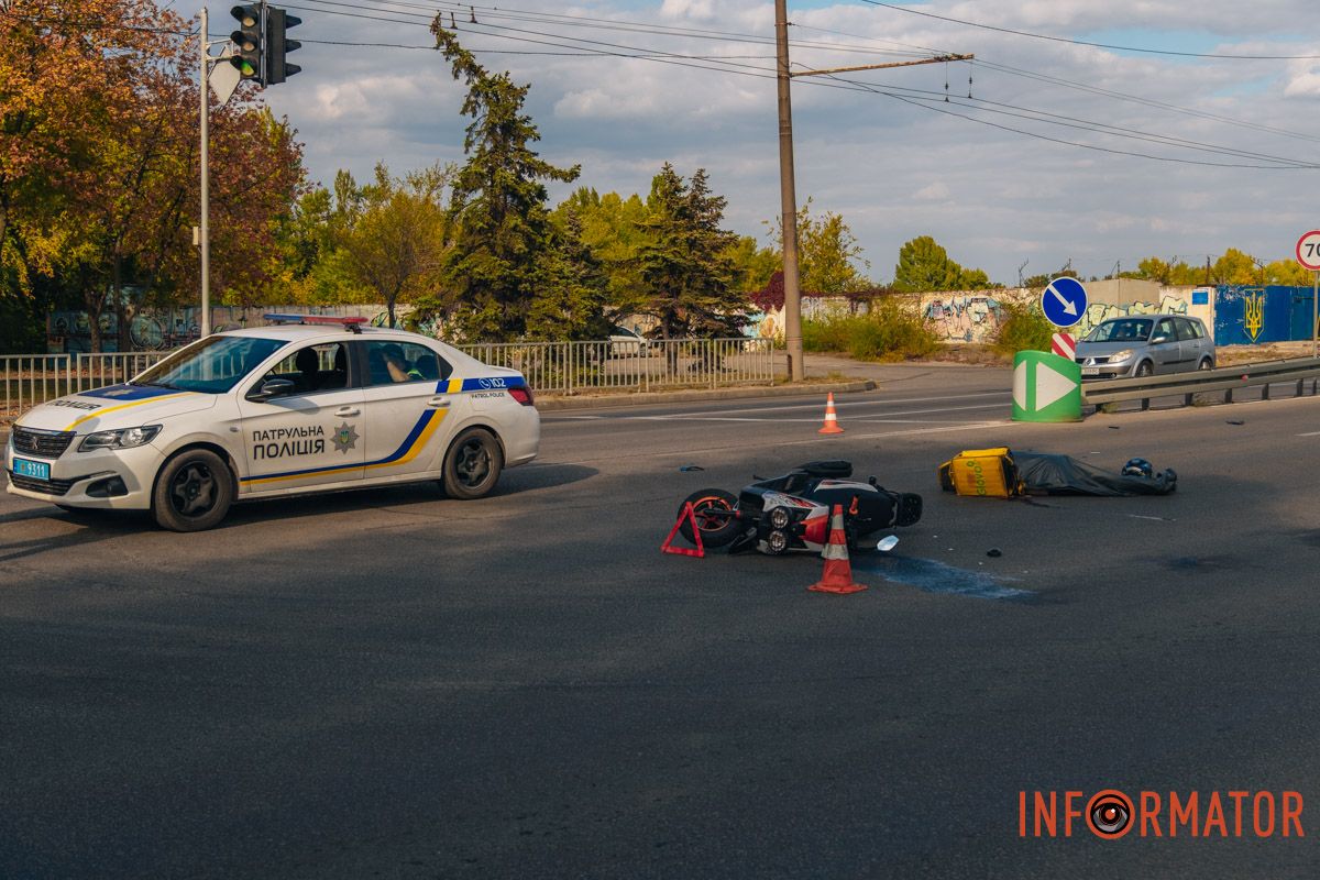 Попередньо, він впав просто під колеса зустрічному авто Попередньо, він впав просто під колеса зустрічному авто