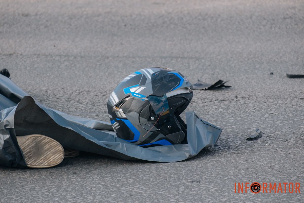 Із загиблого злетів шолом Із загиблого злетів шолом