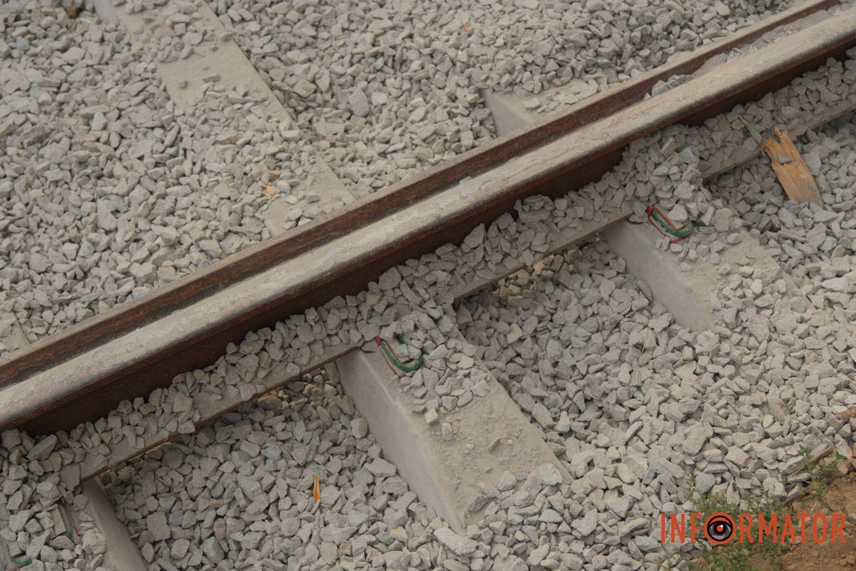 В 2015 году лишь частично заменили полностью вышедшие из строя шпалы.