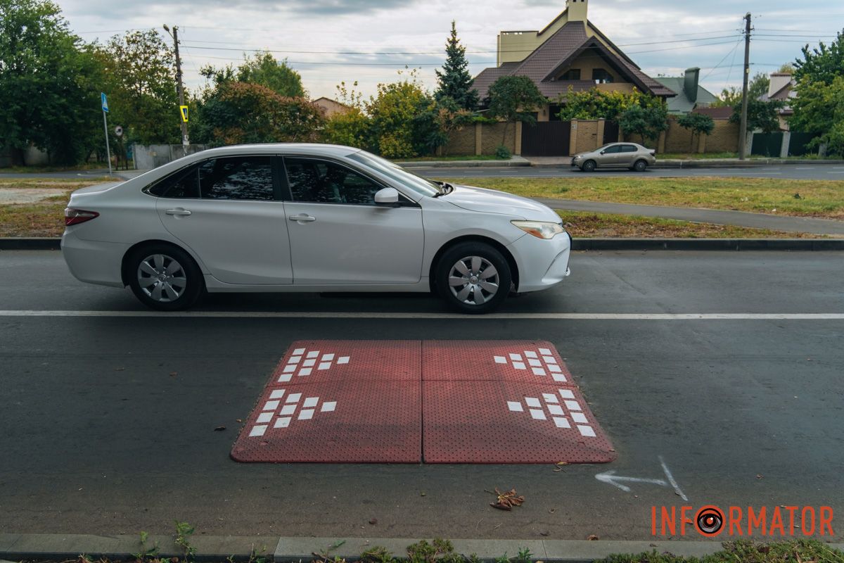 Вони обіймають не всю ширину проїзної частини, тому велосипедисти можуть вільно їх об’їжджати Вони обіймають не всю ширину проїзної частини, тому велосипедисти можуть вільно їх об’їжджати
