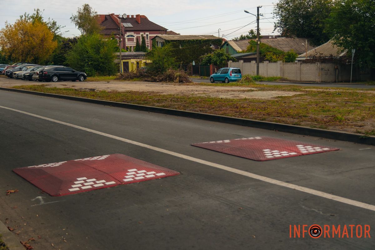 Форма пристрою дозволяє авто повільно його їх об’їхати Форма пристрою дозволяє авто повільно його їх об’їхати