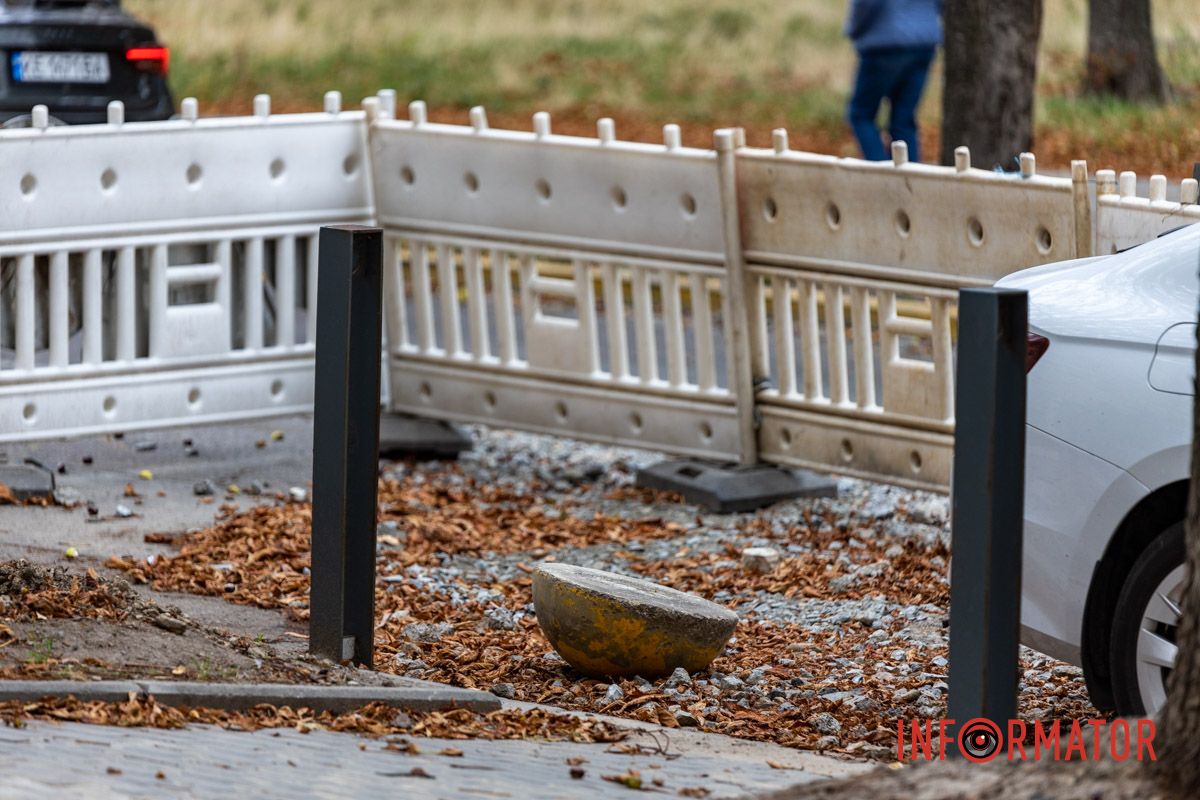 Пропасть на Вернадского растет: дорога в центре Днепра разрушается после работ коммунальщиков.