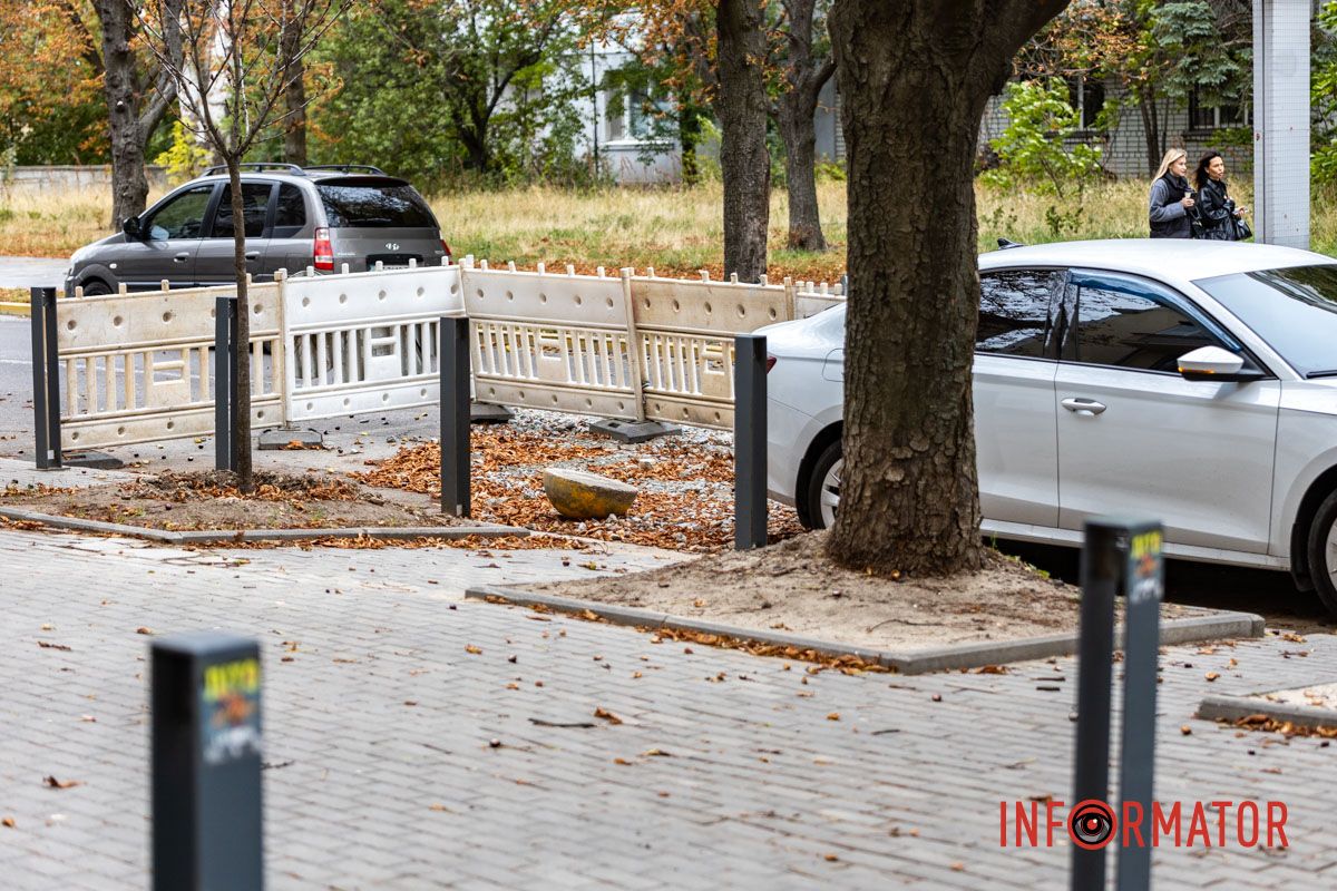 Пропасть на Вернадского растет: дорога в центре Днепра разрушается после работ коммунальщиков.