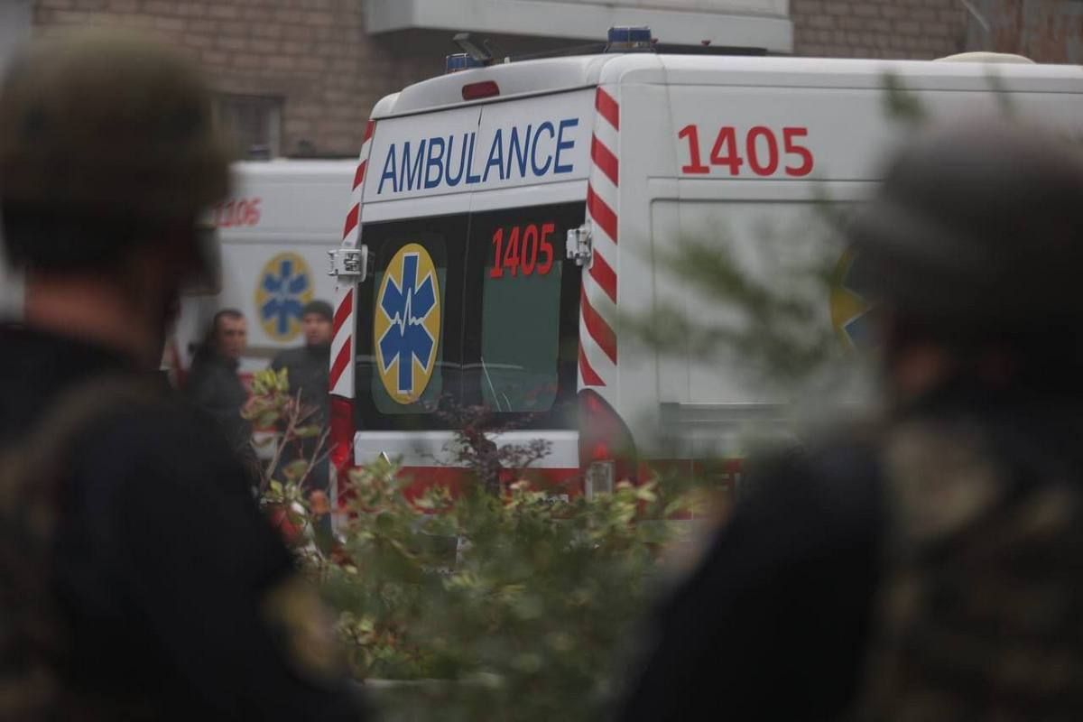 Ввечері 30 вересня росіяни вдарили по Дніпру БпЛА Був у важкому стані: через ворожу атаку у Дніпрі загинув чоловік, з'явилися фото з місця удару 1