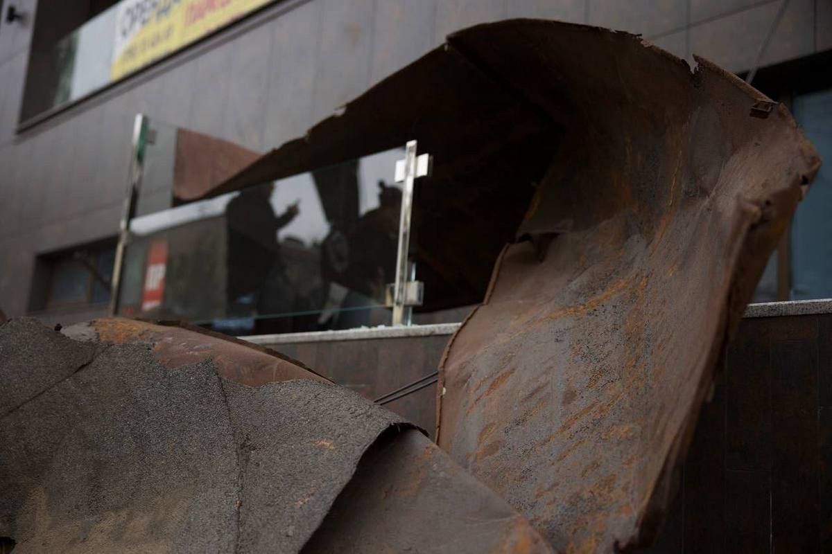 Один з них знаходився у важкому стані Був у важкому стані: через ворожу атаку у Дніпрі загинув чоловік, з'явилися фото з місця удару 3