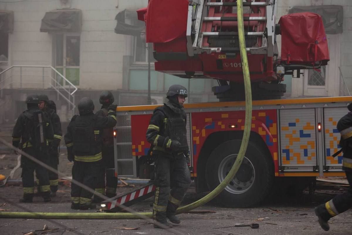 За їхньою інформацією, на зараз вже 15 поранених Був у важкому стані: через ворожу атаку у Дніпрі загинув чоловік, з'явилися фото з місця удару 6