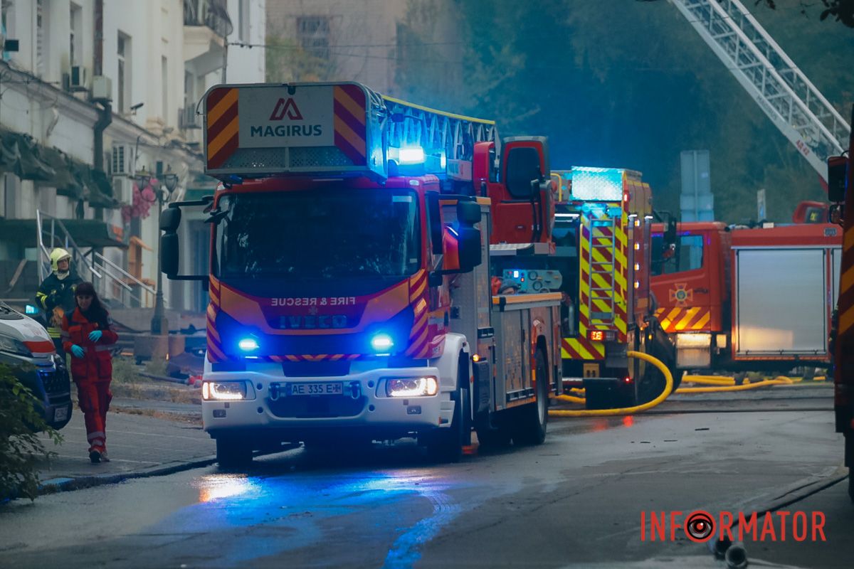 Медики надають допомогу постраждалим Медики надають допомогу постраждалим