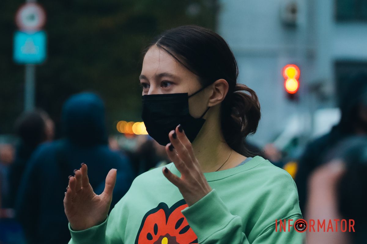 Фото: Максим Якушев Росіяни вдарили по офісній будівлі у центрі Дніпра: фоторепортаж Інформатора 26