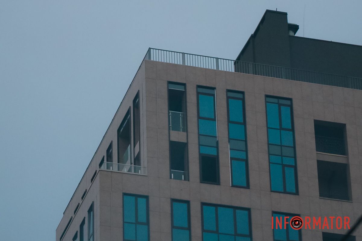 Офіційну інформацію надав Борис Філатов, ДСНС та ДніпроОВА Росіяни вдарили по офісній будівлі у центрі Дніпра: фоторепортаж Інформатора 37