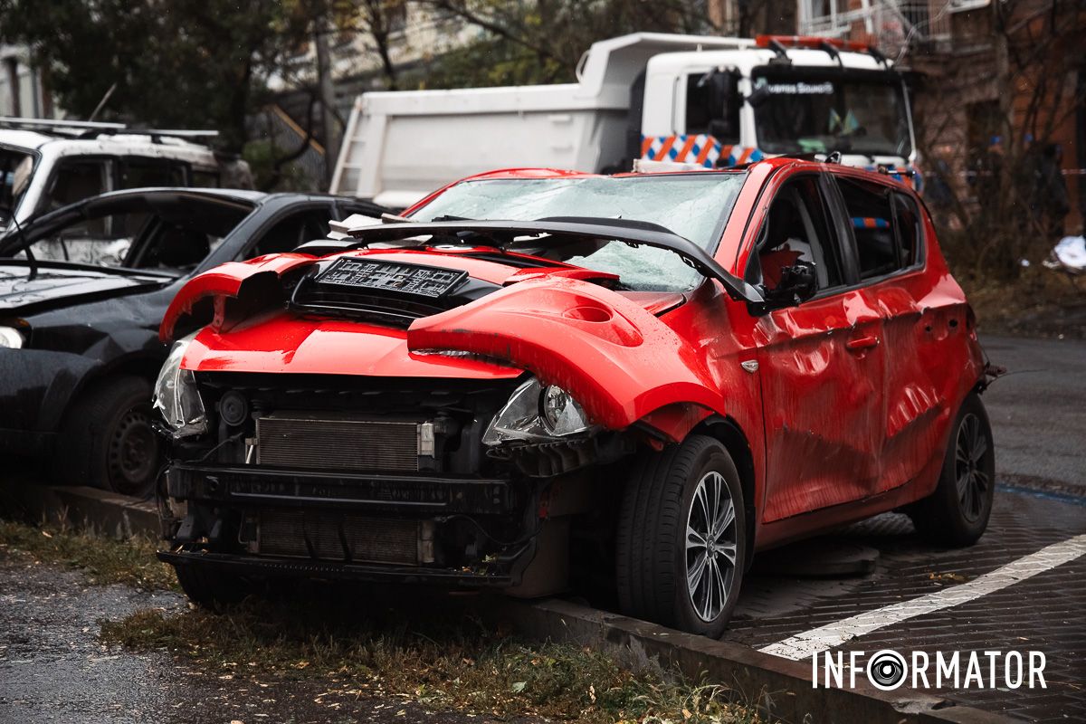 П'ять машин повністю згоріло П'ять машин повністю згоріло
