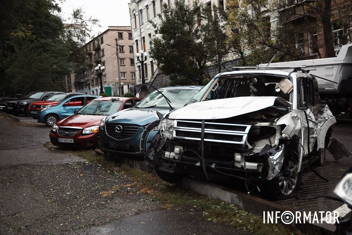Автівки, які зачепило вибухом Автівки, які зачепило вибухом