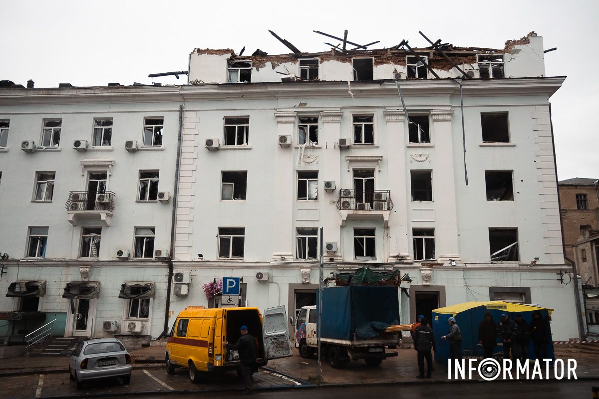 Треба ходити обережно, аби не голову щось не впало Треба ходити обережно, аби не голову щось не впало
