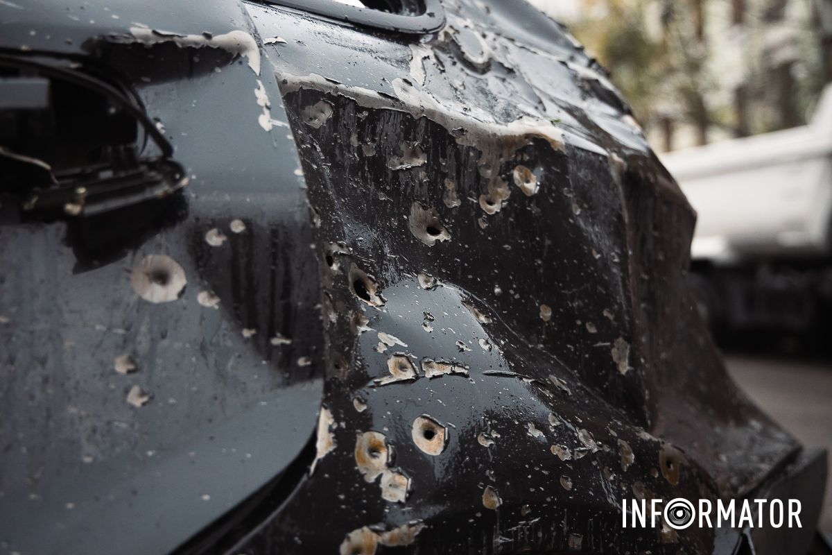 Машини ще не забрали з місця атаки Машини ще не забрали з місця атаки