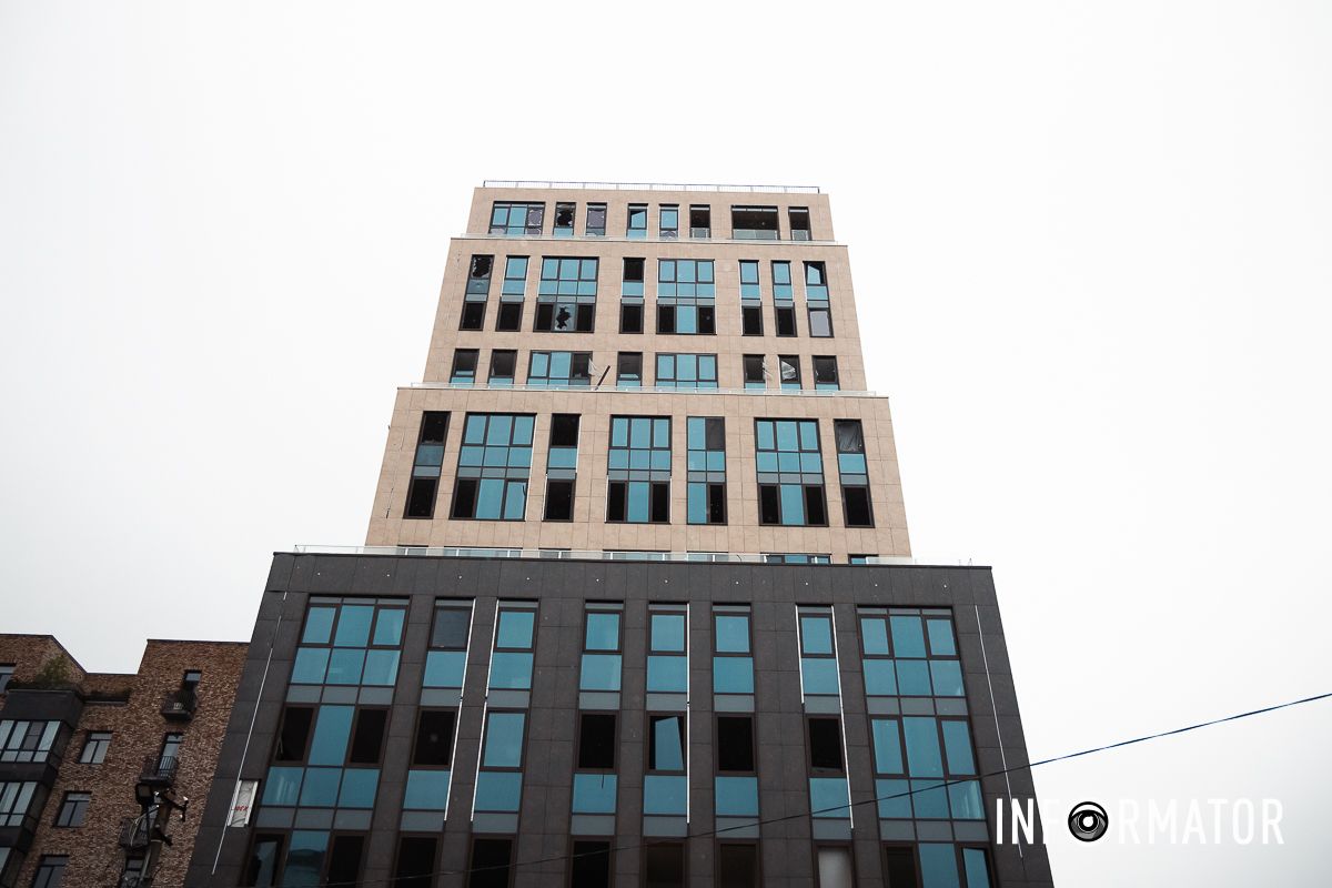 Інша пошкоджена будівля поряд Інша пошкоджена будівля поряд