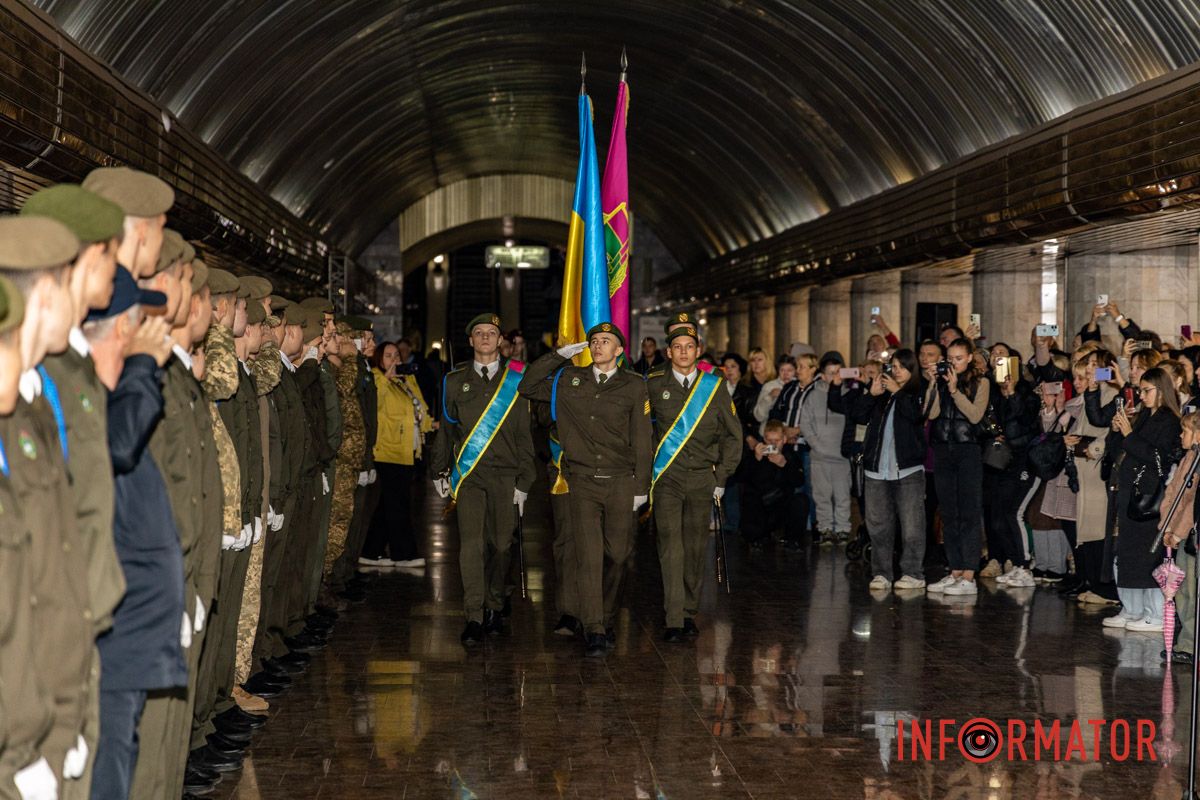 Учасники заходу підкреслили, що такі події важливі для виховання свідомих громадян і для вшанування героїв, які сьогодні боронять Україну Клятва ліцеїстів і показовий виступ: як у Дніпрі відзначили День захисників і захисниць на «Вокзальній» 6