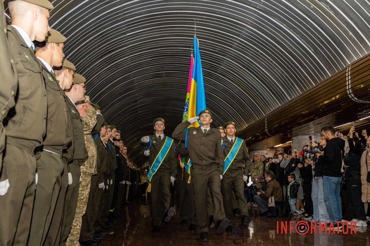 Хвилиною мовчання вшанували пам’ять полеглих воїнів Клятва ліцеїстів і показовий виступ: як у Дніпрі відзначили День захисників і захисниць на «Вокзальній» 7