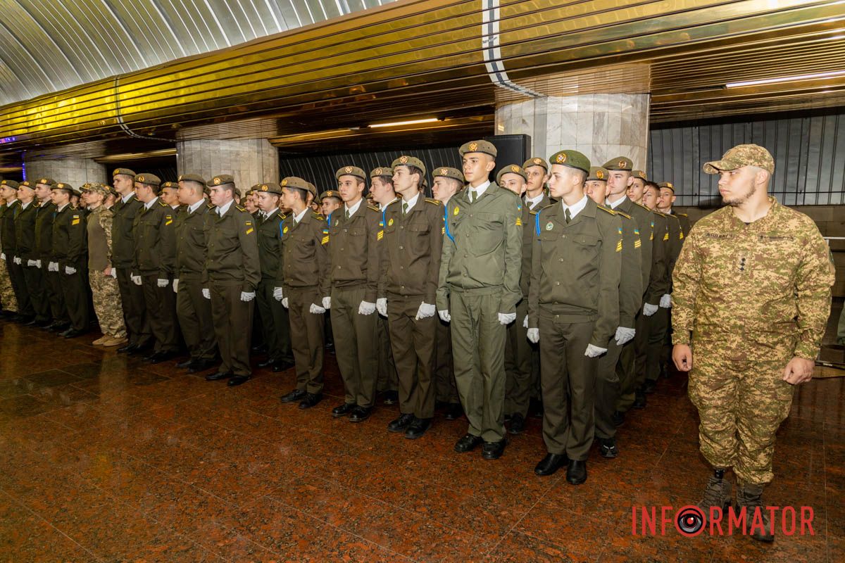Хвилюючий момент свята Клятва ліцеїстів і показовий виступ: як у Дніпрі відзначили День захисників і захисниць на «Вокзальній» 11