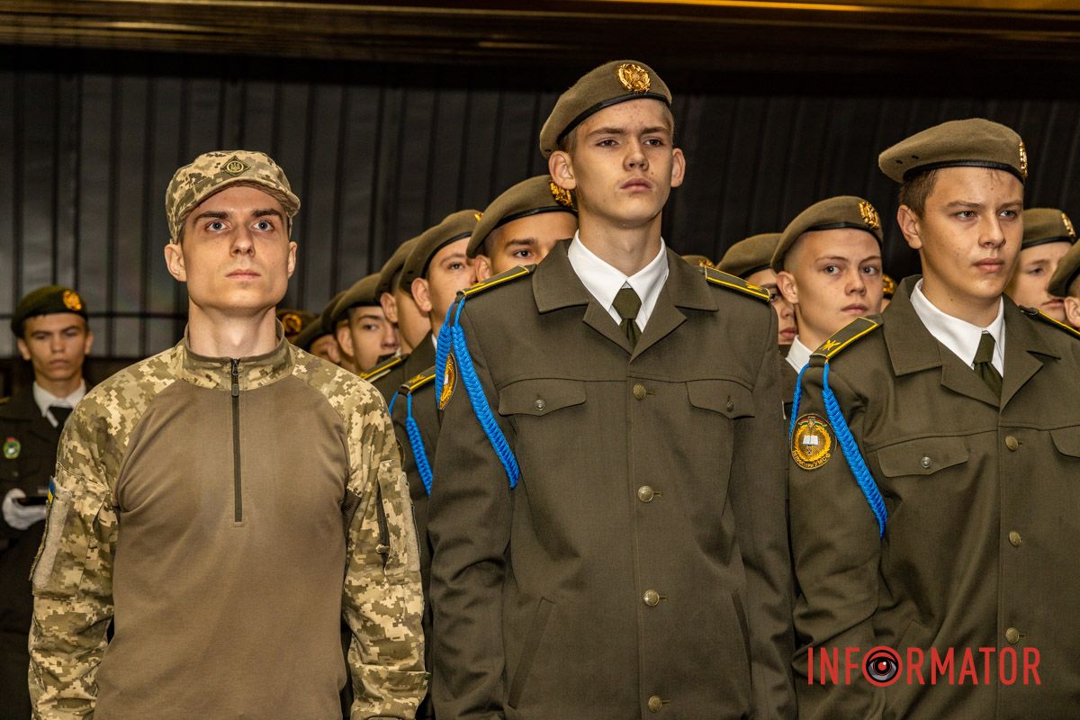 Сила та витримка юних Клятва ліцеїстів і показовий виступ: як у Дніпрі відзначили День захисників і захисниць на «Вокзальній» 18