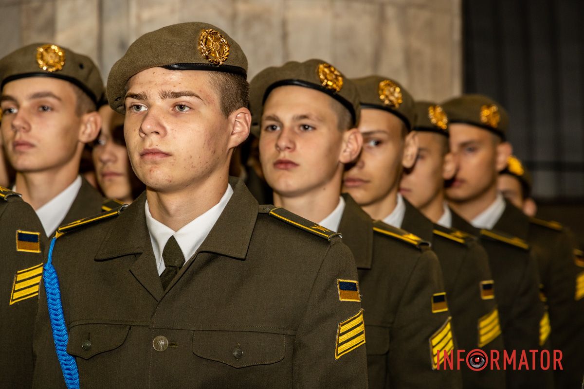 Атмосфера патріотизму Клятва ліцеїстів і показовий виступ: як у Дніпрі відзначили День захисників і захисниць на «Вокзальній» 20