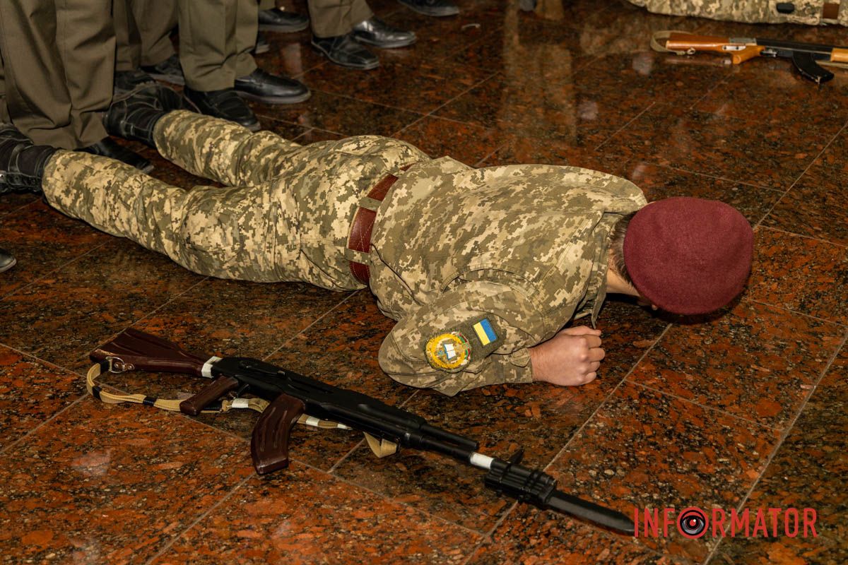 Крім цього, ліцеїсти 4-го курсу з групи «Десантура» продемонстрували свої вміння під час показового виступу Клятва ліцеїстів і показовий виступ: як у Дніпрі відзначили День захисників і захисниць на «Вокзальній» 28