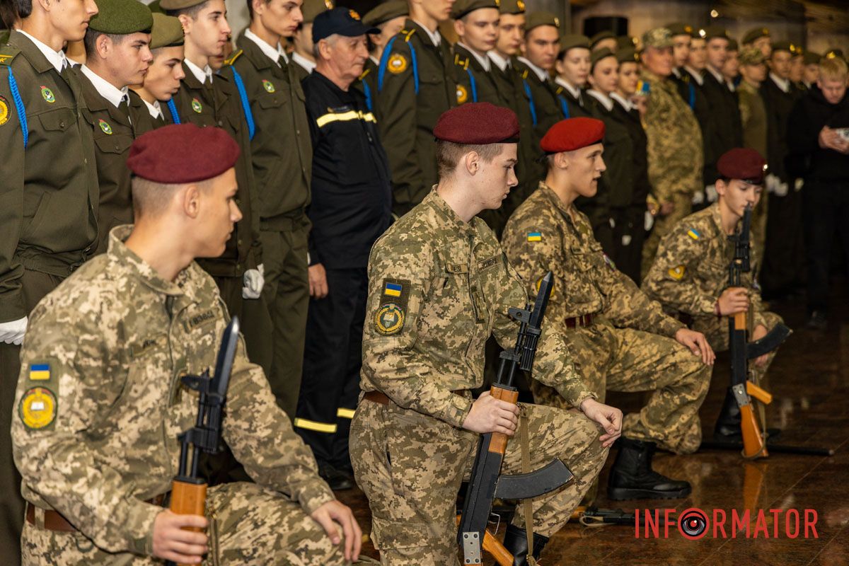 Показовий виступ «Десантури» Клятва ліцеїстів і показовий виступ: як у Дніпрі відзначили День захисників і захисниць на «Вокзальній» 30