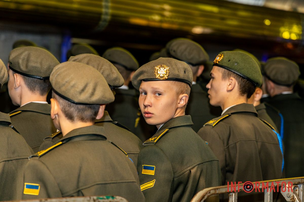 Фото - Дмитро Дворський Клятва ліцеїстів і показовий виступ: як у Дніпрі відзначили День захисників і захисниць на «Вокзальній» 33