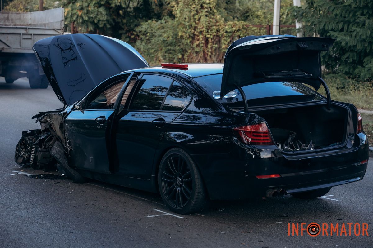 Предварительно, там столкнулись BMW и грузовик