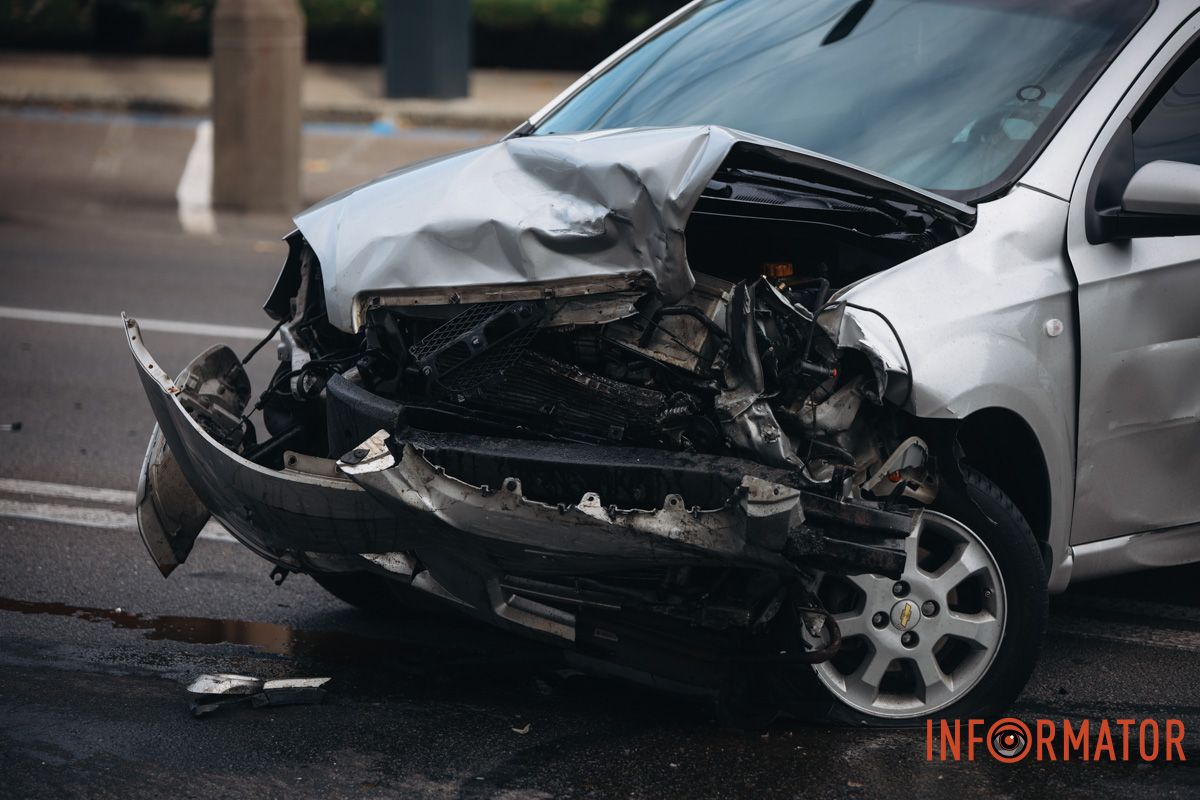 Там столкнулись Форд и Шевроле Там столкнулись Форд и Шевроле