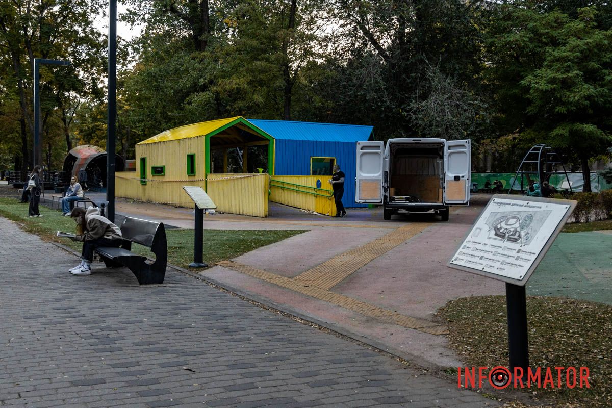 В Днепре ремонтируют детскую и инклюзивную площадку в сквере Героев В Днепре в сквере Героев ремонтируют детскую и инклюзивную площадки: подробности 1