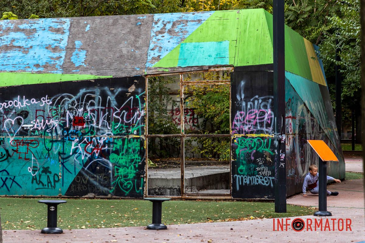 Завершить все работы планируется к концу октября В Днепре в сквере Героев ремонтируют детскую и инклюзивную площадки: подробности 10