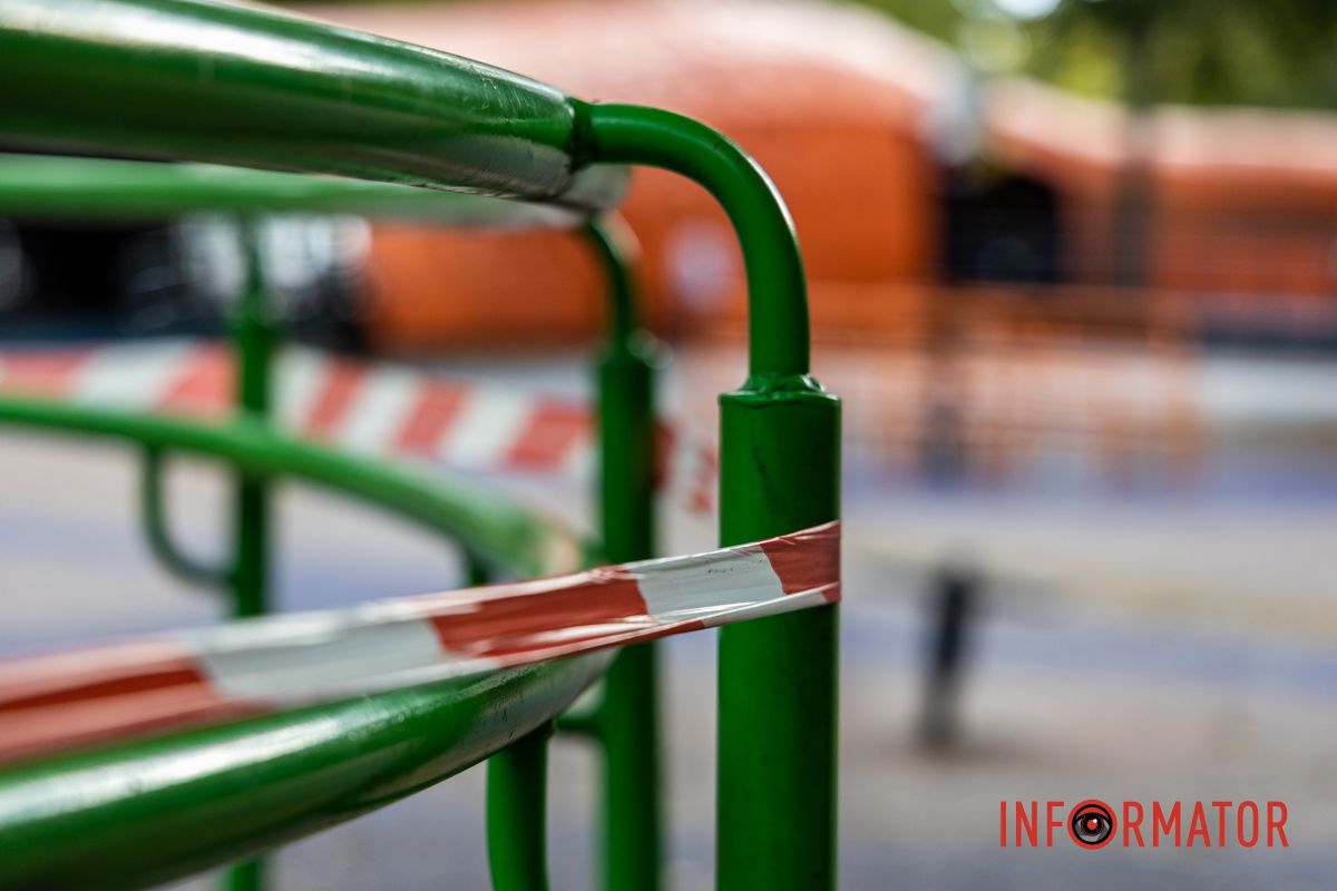 Есть сигнальные ленты В Днепре в сквере Героев ремонтируют детскую и инклюзивную площадки: подробности 14