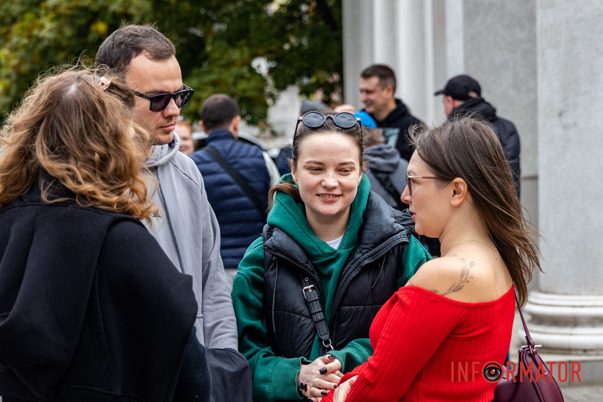 Був чуйним чоловіком та творчою людиною: біля «Дніпро-Арени» вшанували пам’ять загиблого воїна Євгена Коротченка 6