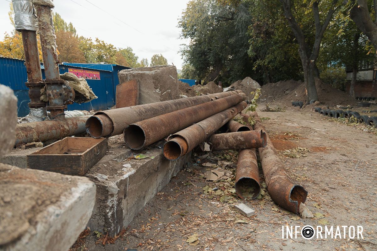 Реконструкция продолжается: в Днепре ремонтируют магистральный трубопровод на Инженерной 6