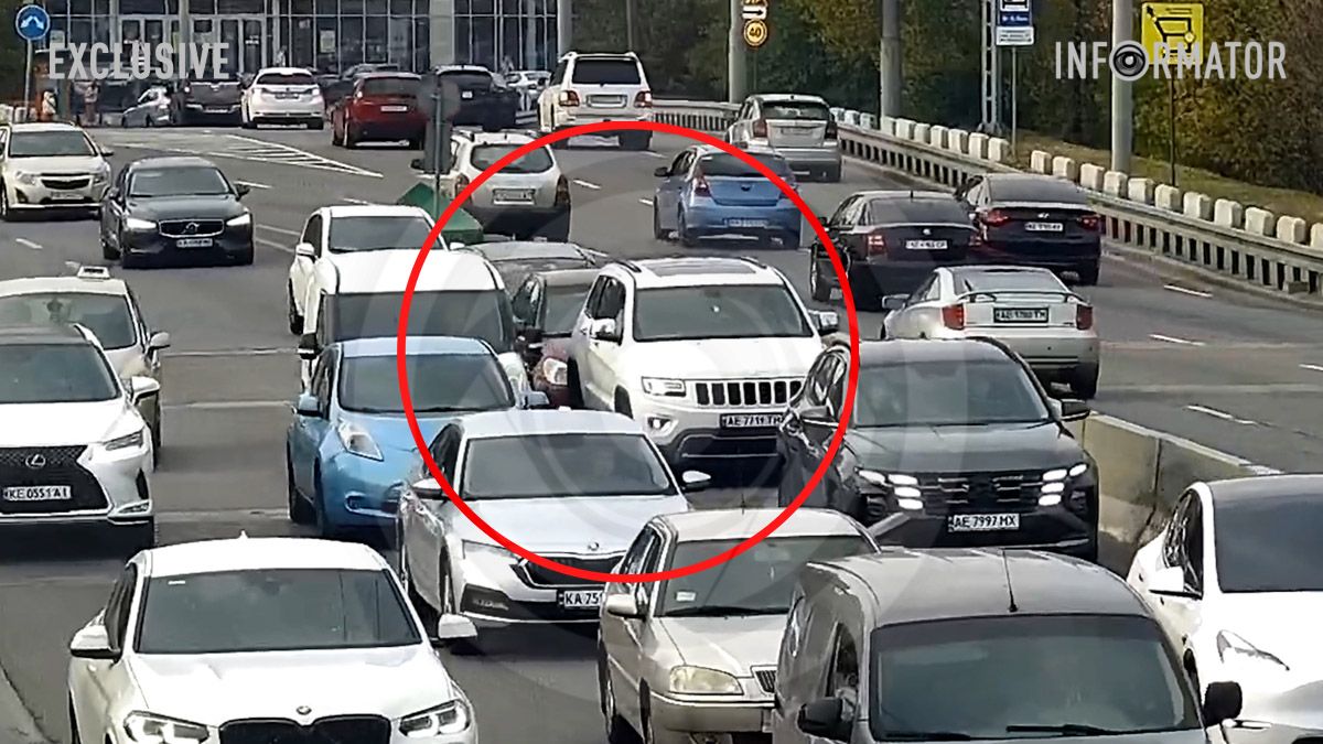 Відео моменту: у Дніпрі на Новому мосту зіштовхнулись чотири автівки