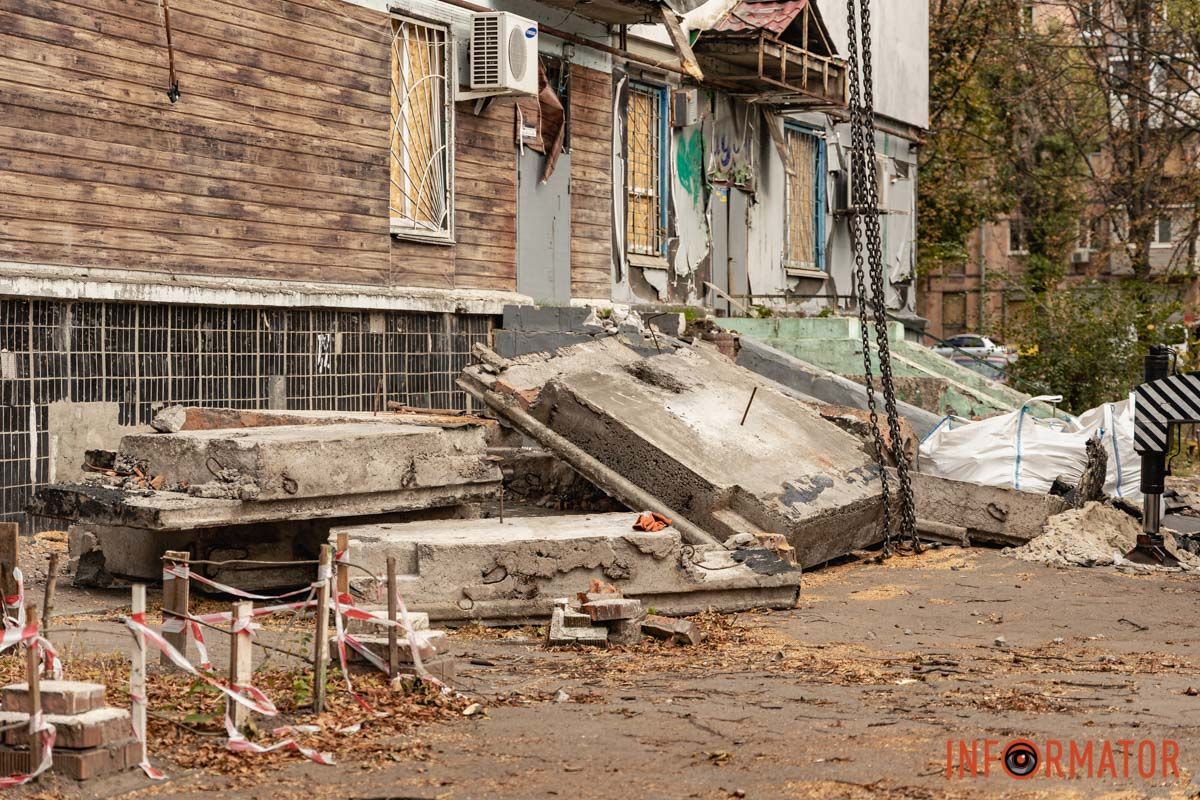 Также пострадали плиты перекрытия в шести квартирах Также пострадали плиты перекрытия в шести квартирах
