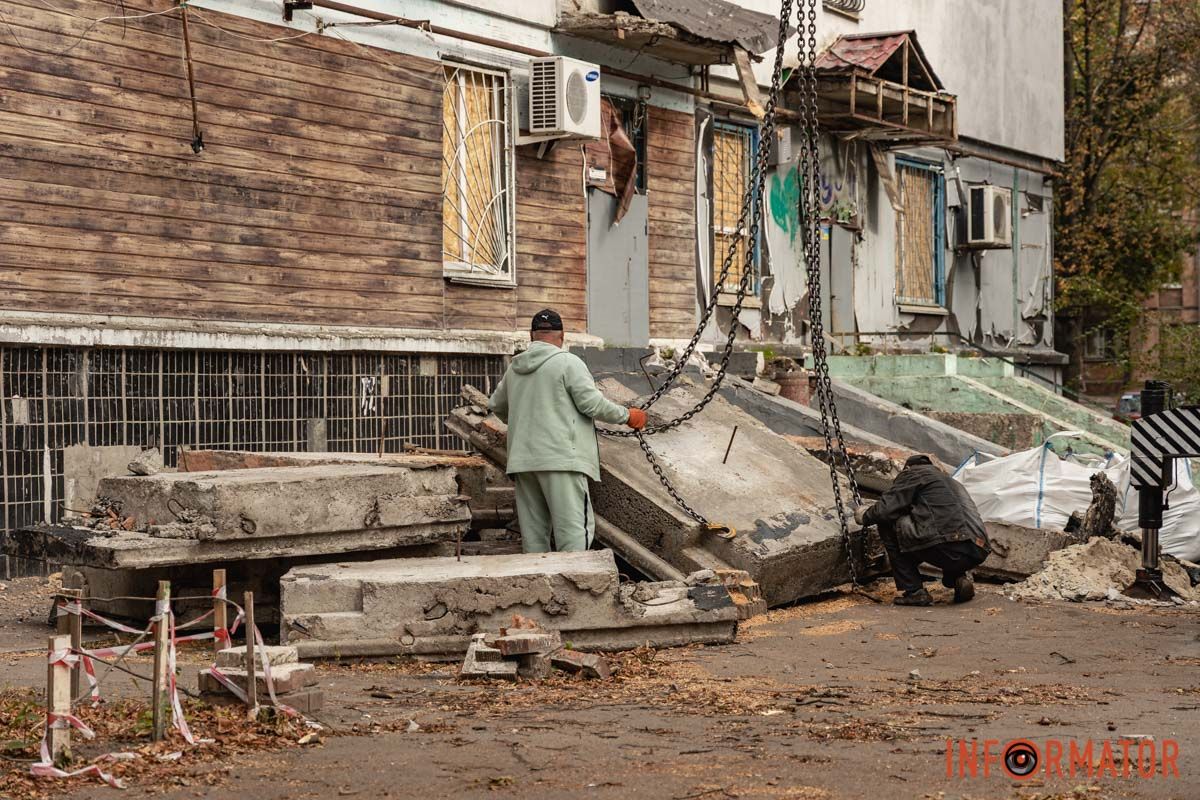 Выгорели кровля, электросети и система отопления на чердаке в 5 и 6 подъездах Выгорели кровля, электросети и система отопления на чердаке в 5 и 6 подъездах