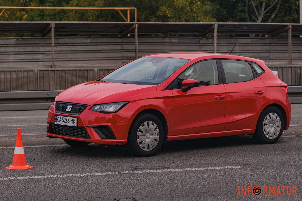 У Дніпрі водій Audi, тікаючи з місця іншої ДТП, протаранив кілька авто на Слобожанському проспекті 19