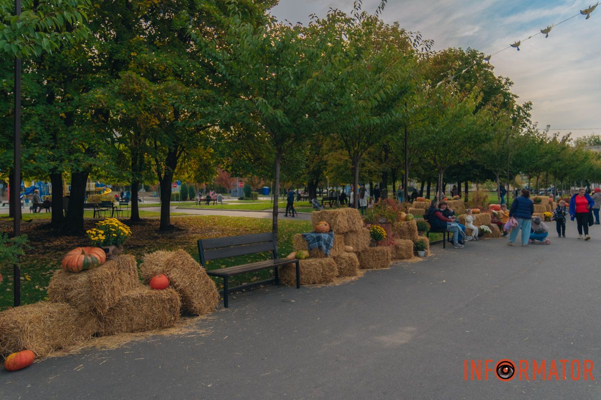 Между тыквами и цветами – идеальное место для прогулки с детьми.