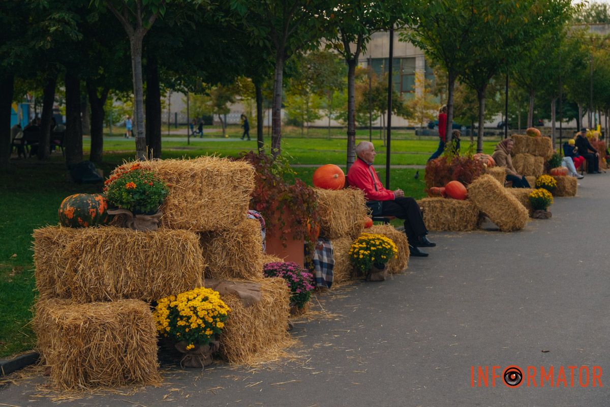 Осенние краски Днепра в сквере Усачева – фотозона уже ждет вас!