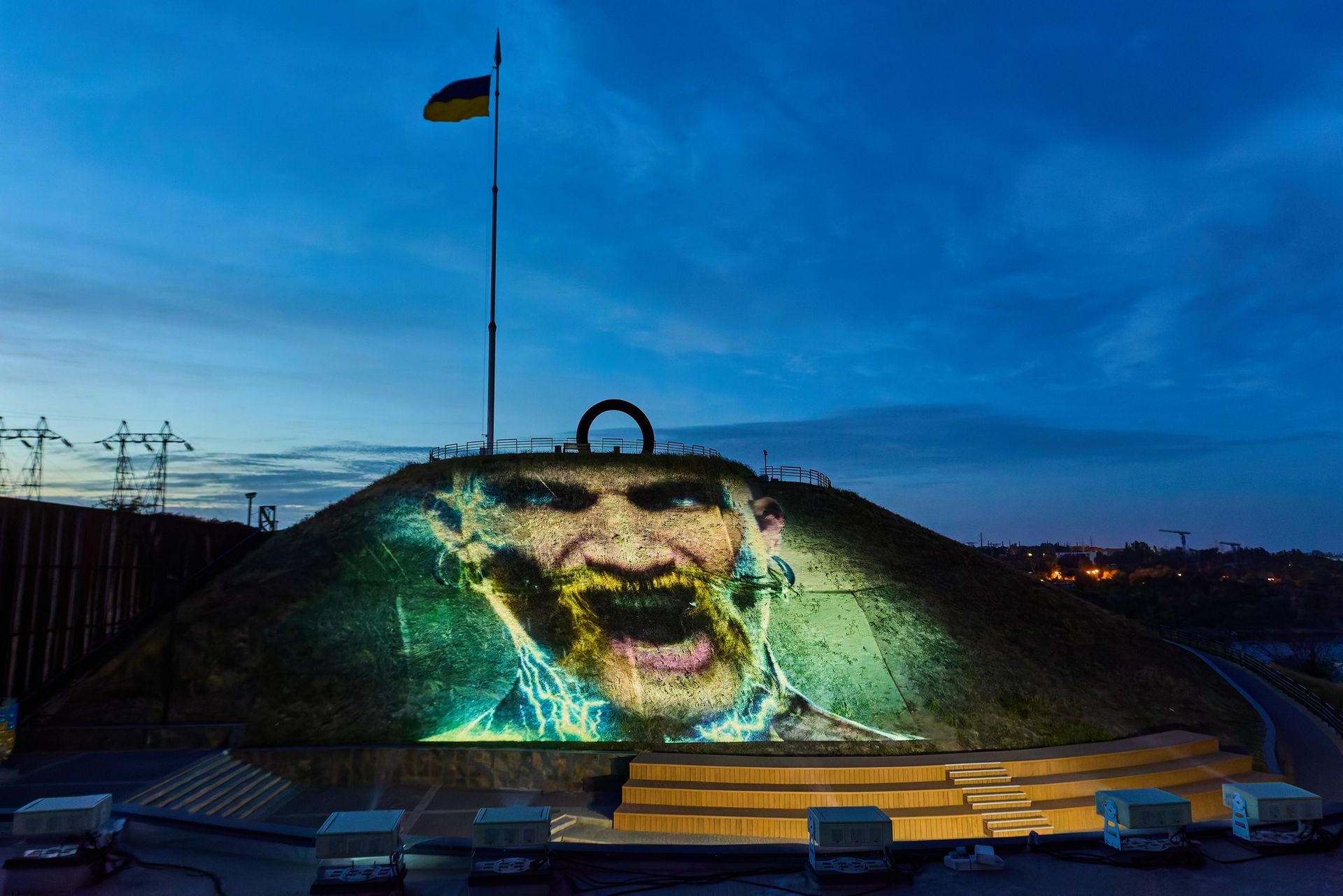 Артінсталяція вшановує наших Захисників та дарує силу кожному українцю Артінсталяція вшановує наших Захисників та дарує силу кожному українцю