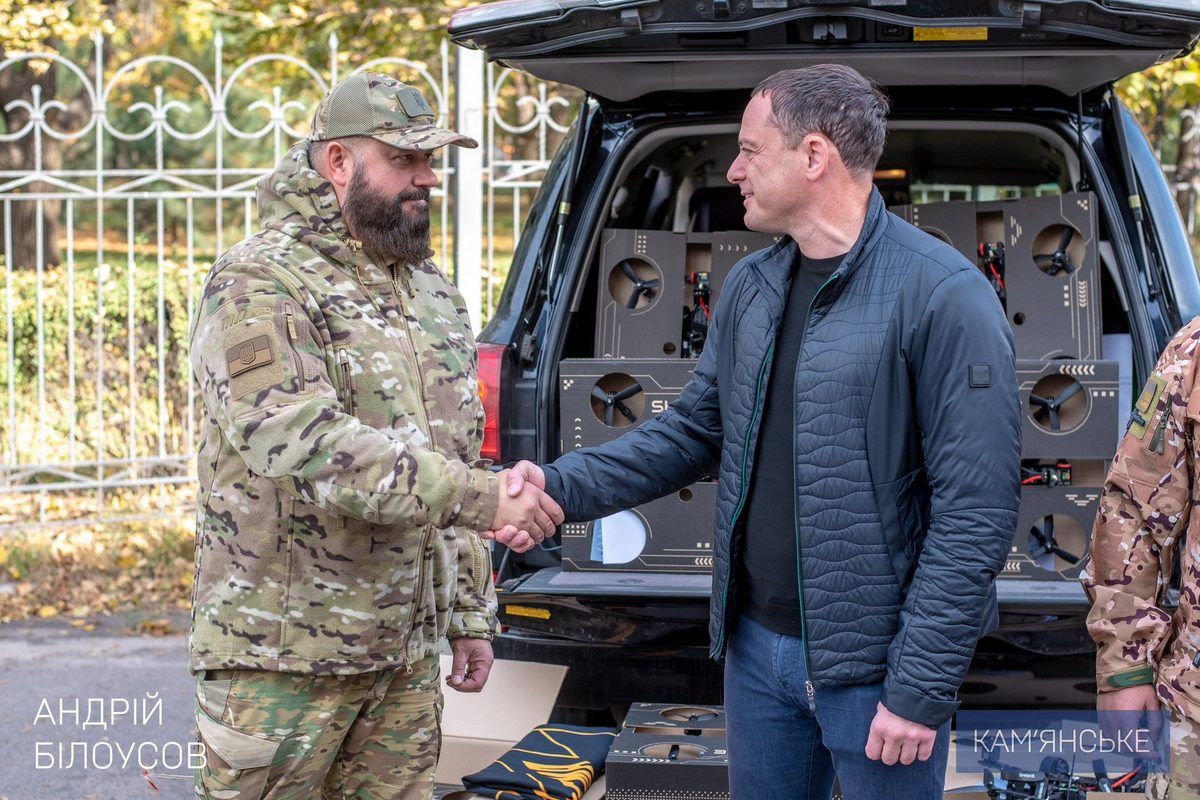 У Кам’янському передали Захисникам партію FPV-дронів на 700 тисяч гривень 1