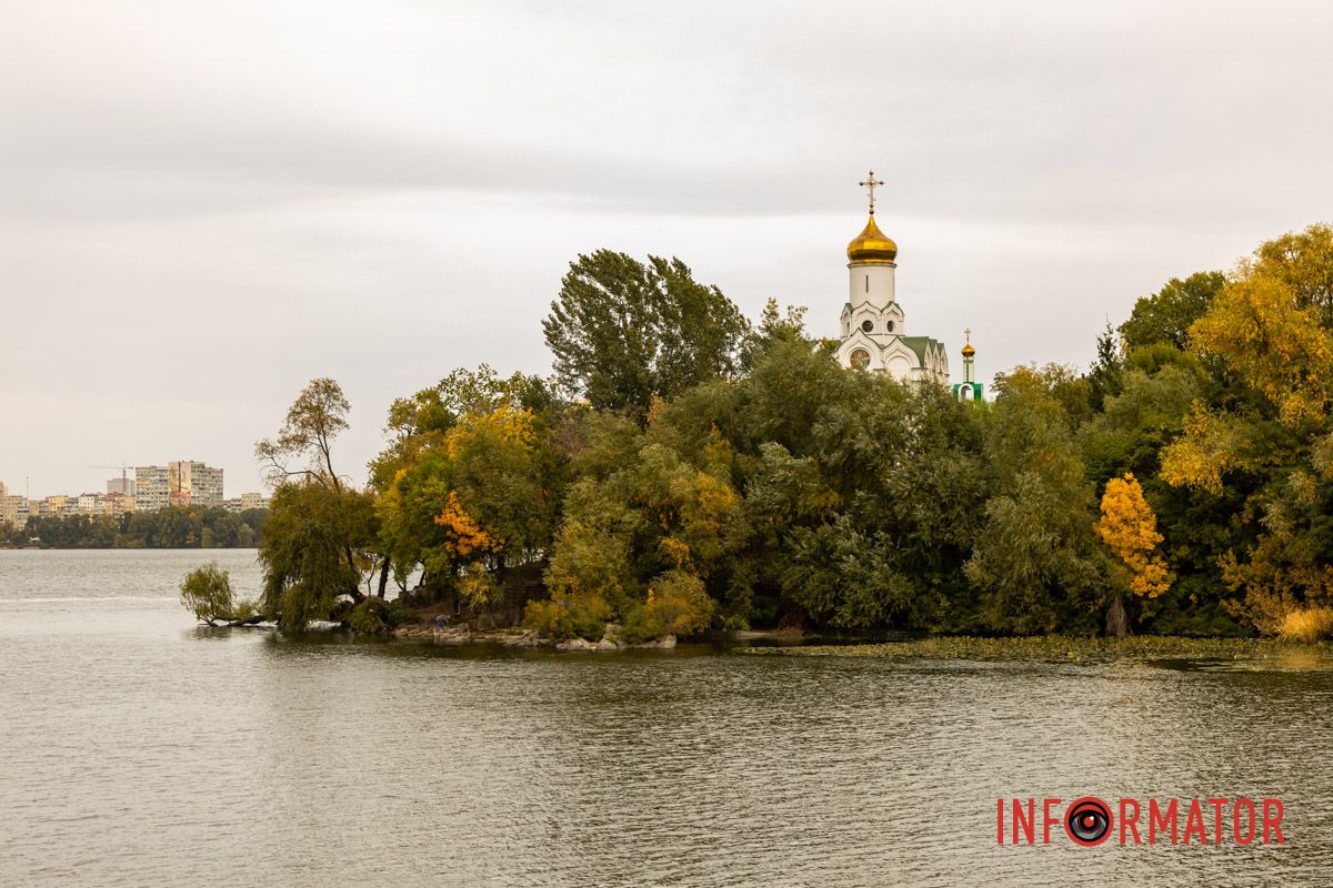 Встигніть зробити фото: у Дніпрі на Монастирський острів завітала осінь 13
