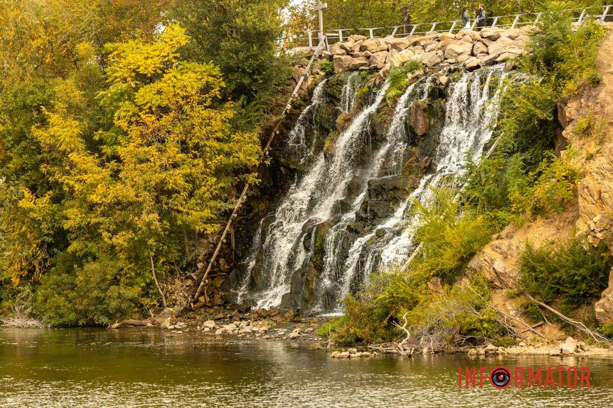 Встигніть зробити фото: у Дніпрі на Монастирський острів завітала осінь 19